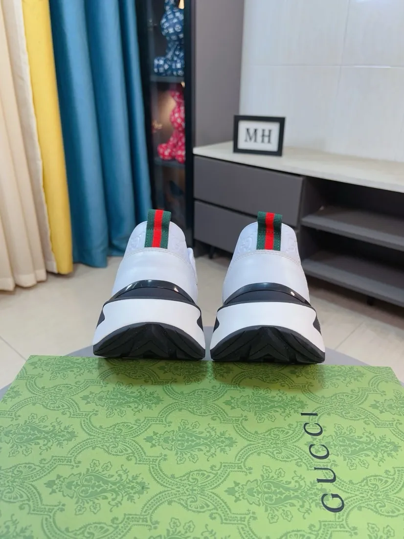Men's shoes 💰438🌹🌹[GUCCI] Gucci's new lace-up casual men's shoes are on the market first, and the materials and workmanship are superior to all versions on the market. The highest quality shipped first-layer cowhide with imported original perforated materials➕Genuine leather lining, privately molded soft outsole, high foot comfort, imported special materials highlight the brand's unique charm, high-end customization 38-44